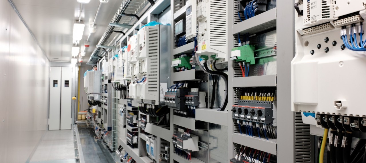 Ticari ve ofis elektrik sistemleri — ofis elektrik tesisatı, aydınlatma ve enerji altyapısı çözümleri